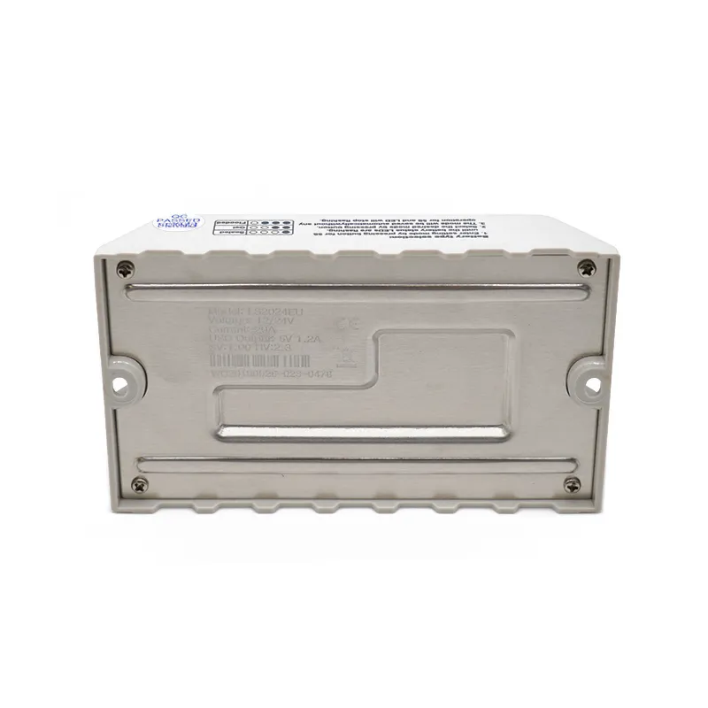 Regulátor nabíjení PWM s USB EPsolar LS2024EU 12 / 24V 20A