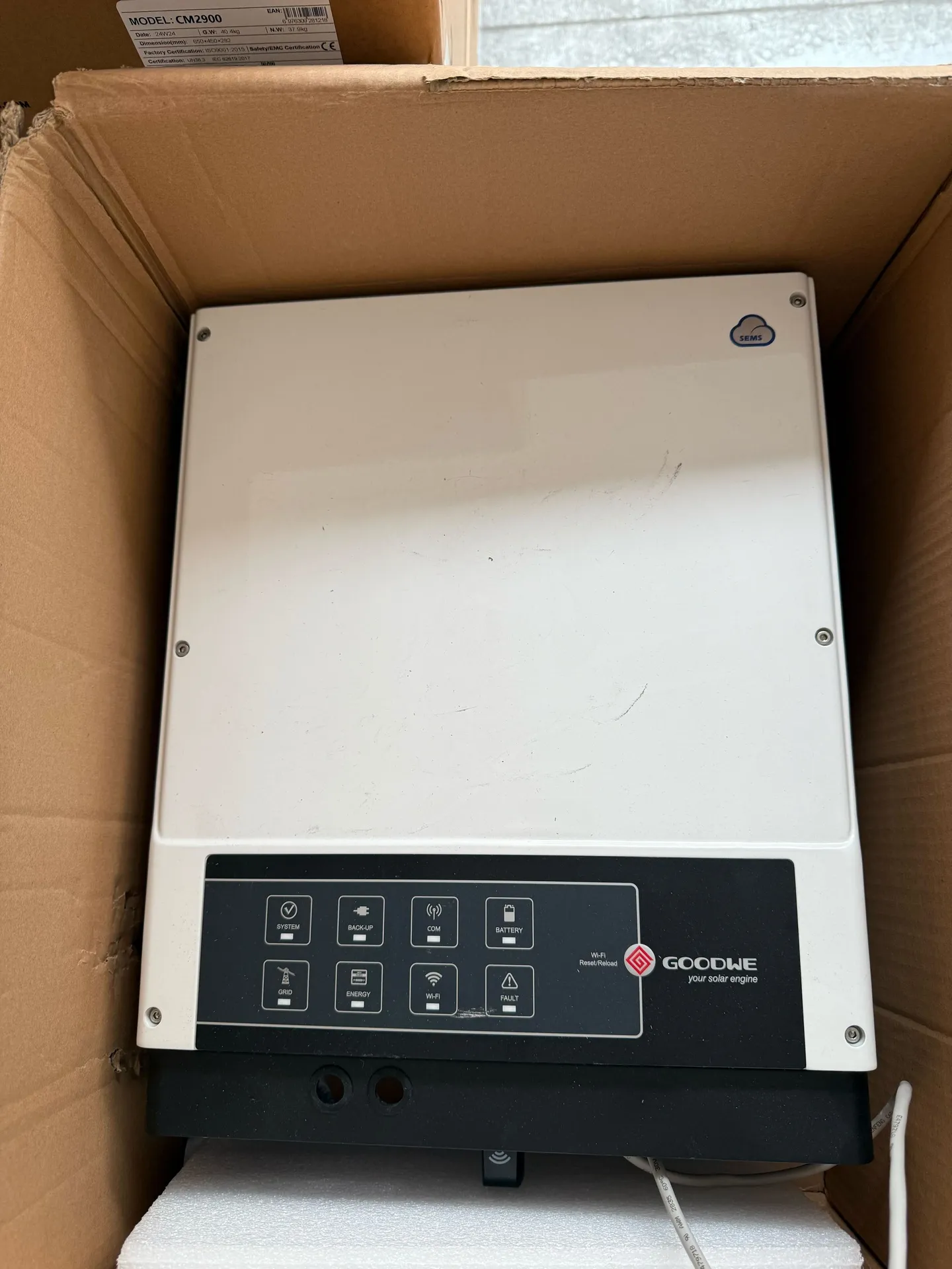 Hybridní měnič GoodWe 5048-EM 5000W 230V/48V (zánovní)
