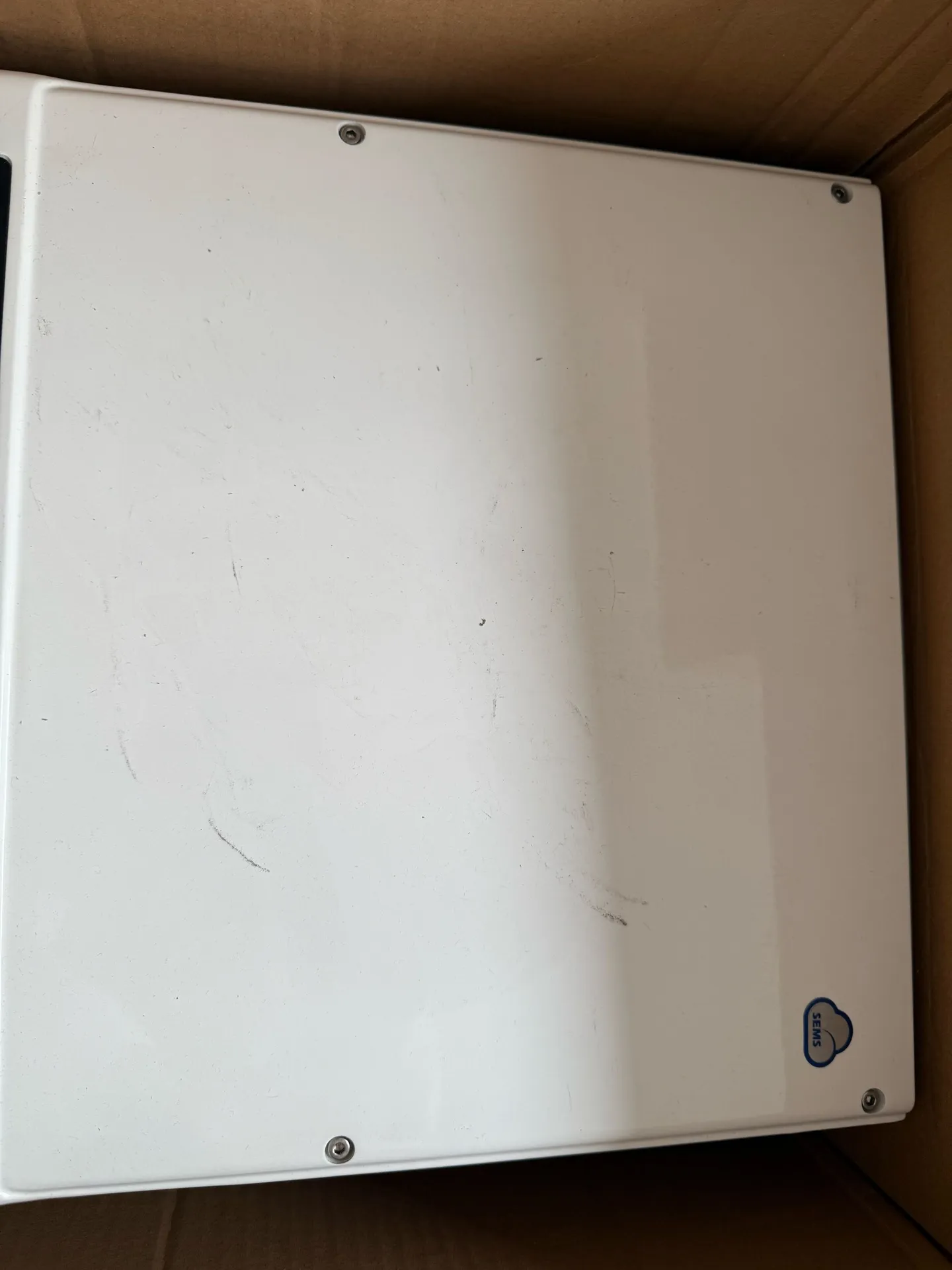 Hybridní měnič GoodWe 5048-EM 5000W 230V/48V (zánovní)